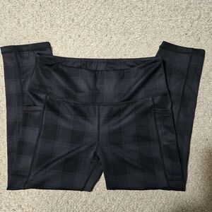 CVG Black Plaid Capris Sz Medium